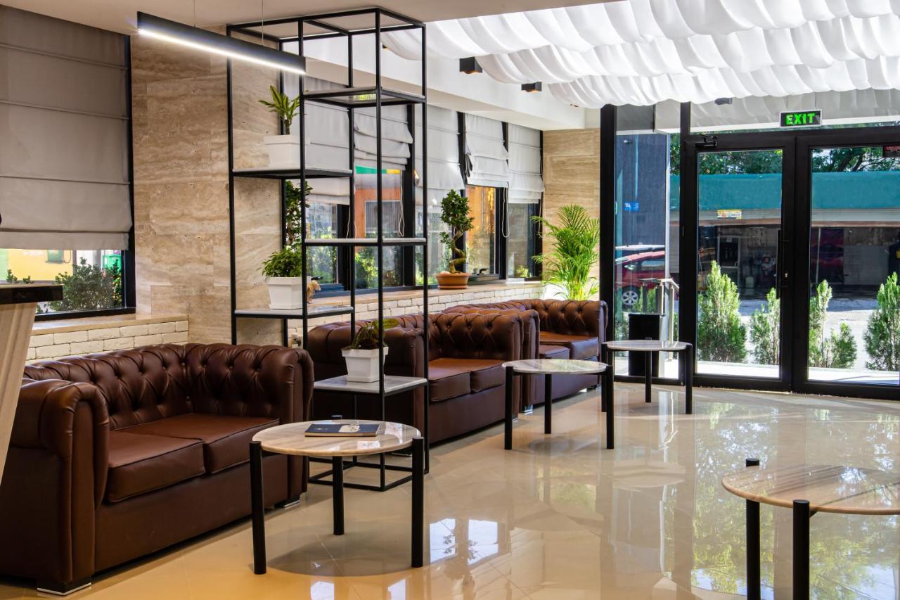 Bg Palace Hotel 트빌리시 외부 사진
