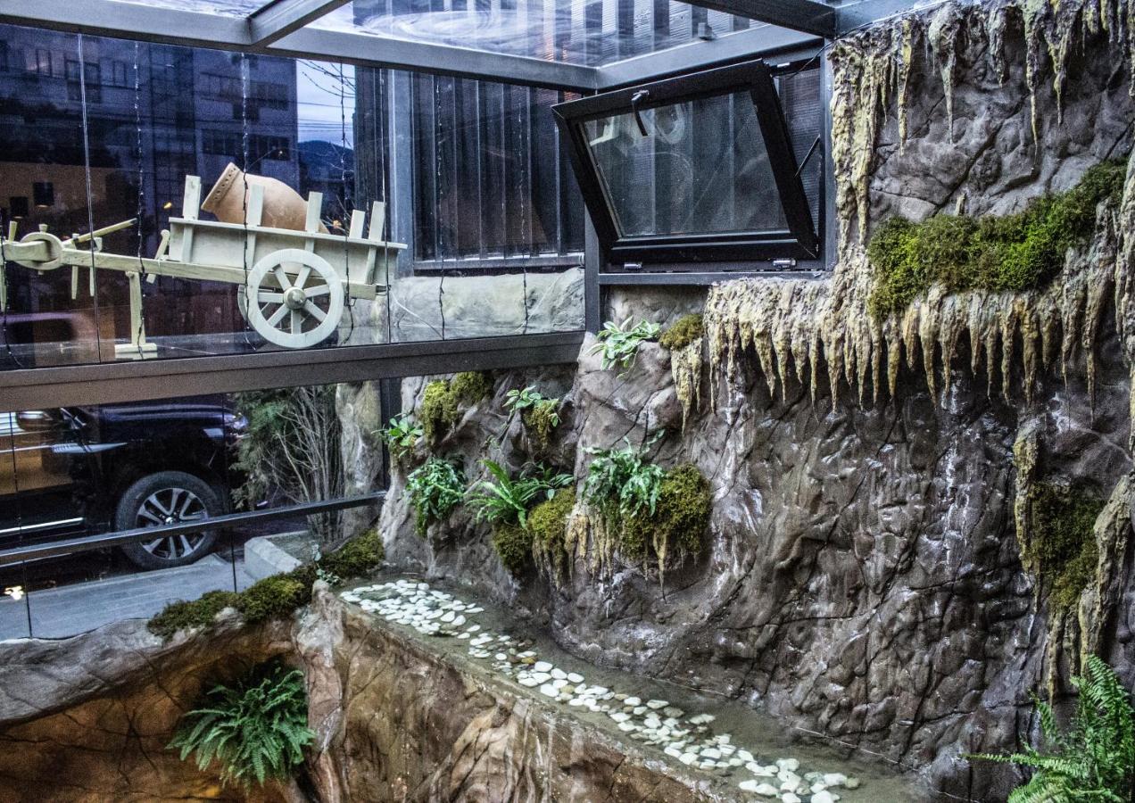 Bg Palace Hotel 트빌리시 외부 사진